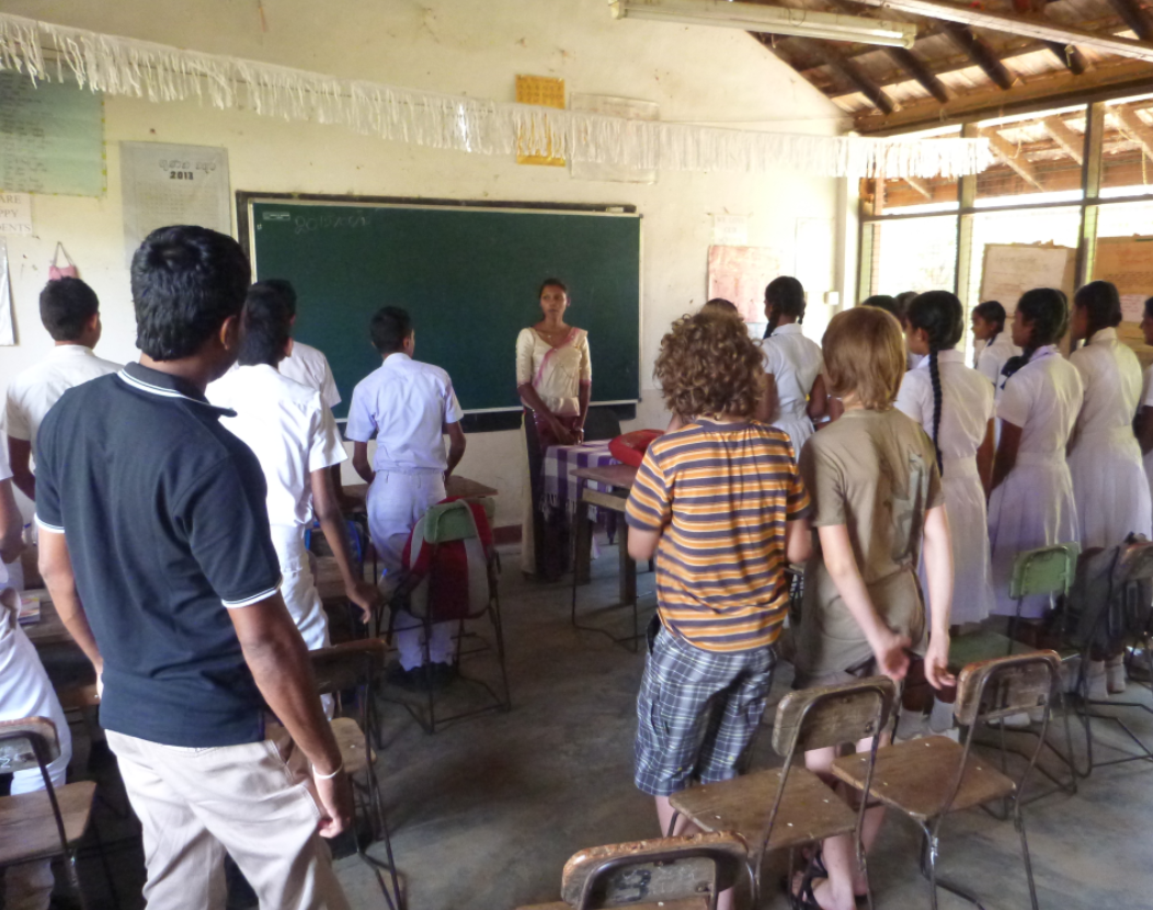 Mit Kindern Schulen in Sri Lanka besuchen