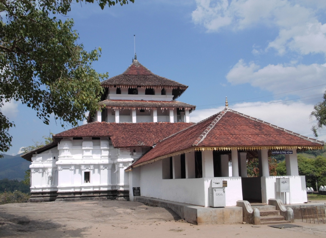 Lankathilaka Tempel auf der privaten Sri Lanka Rundreise
