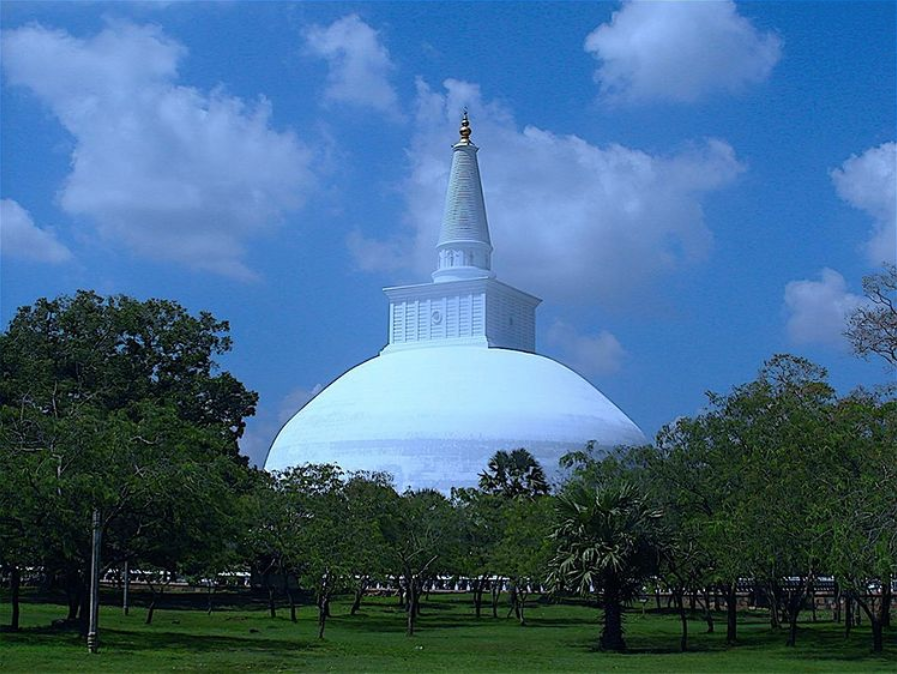 Ruwanwelisaya Stupa in Anuradhapura